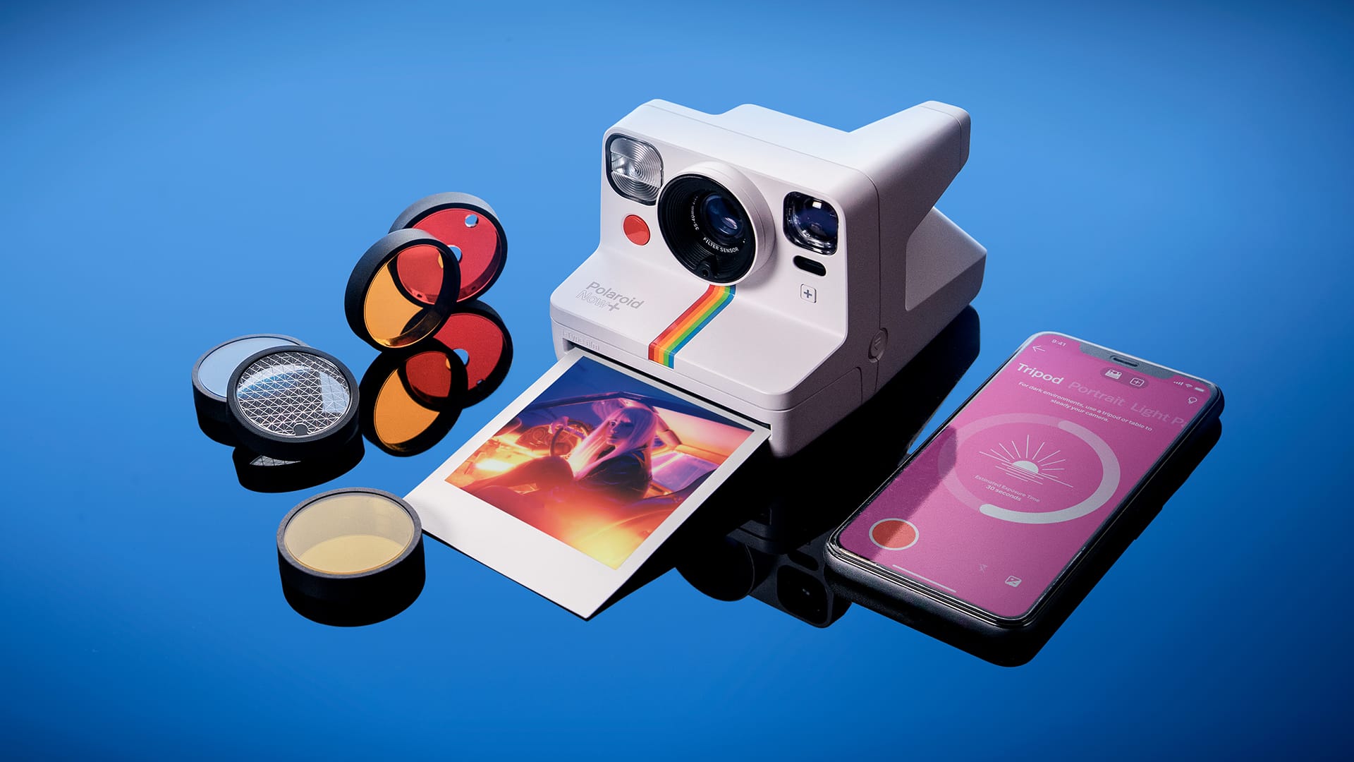 アプリとレンズフィルターを組み合わせてポラロイド写真を撮影できる「Polaroid Now+」