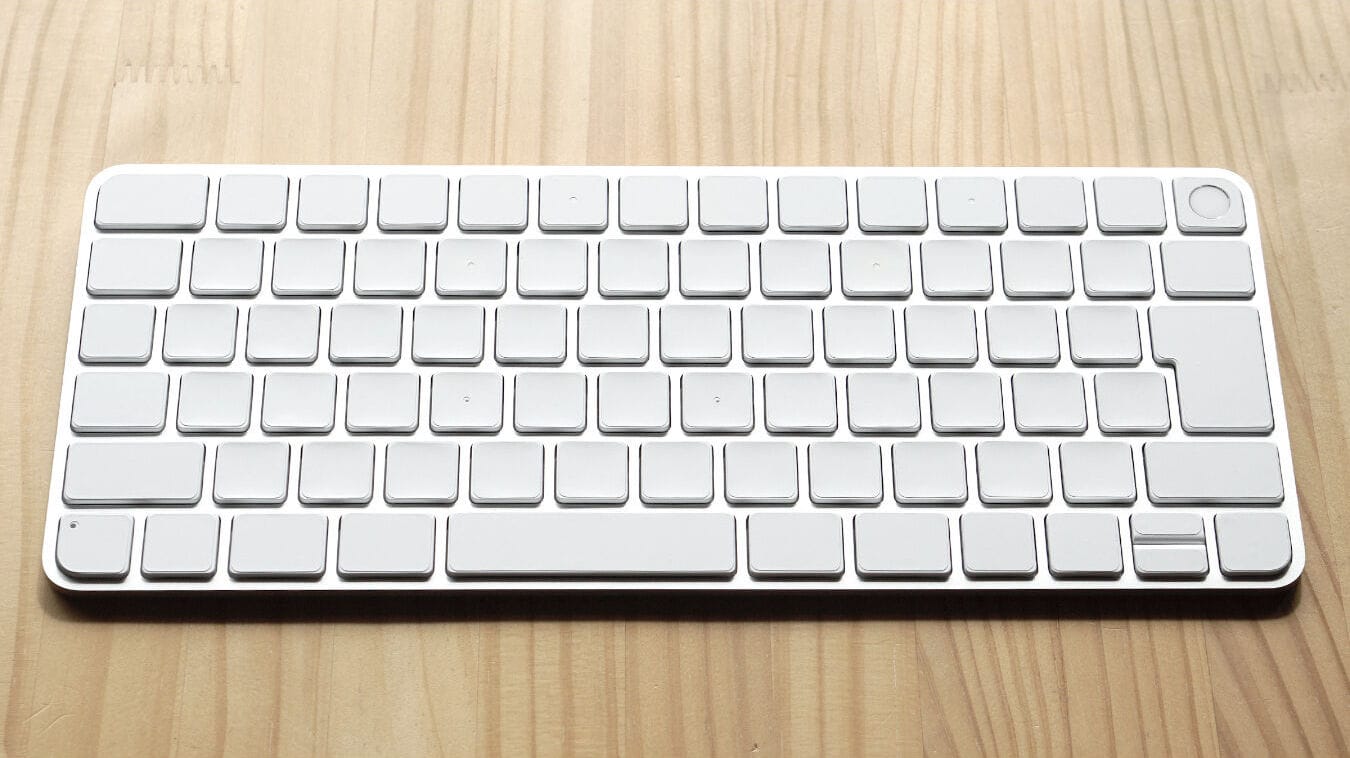 Magic Keyboardを無刻印化する「ホワイトアウトステッカー」