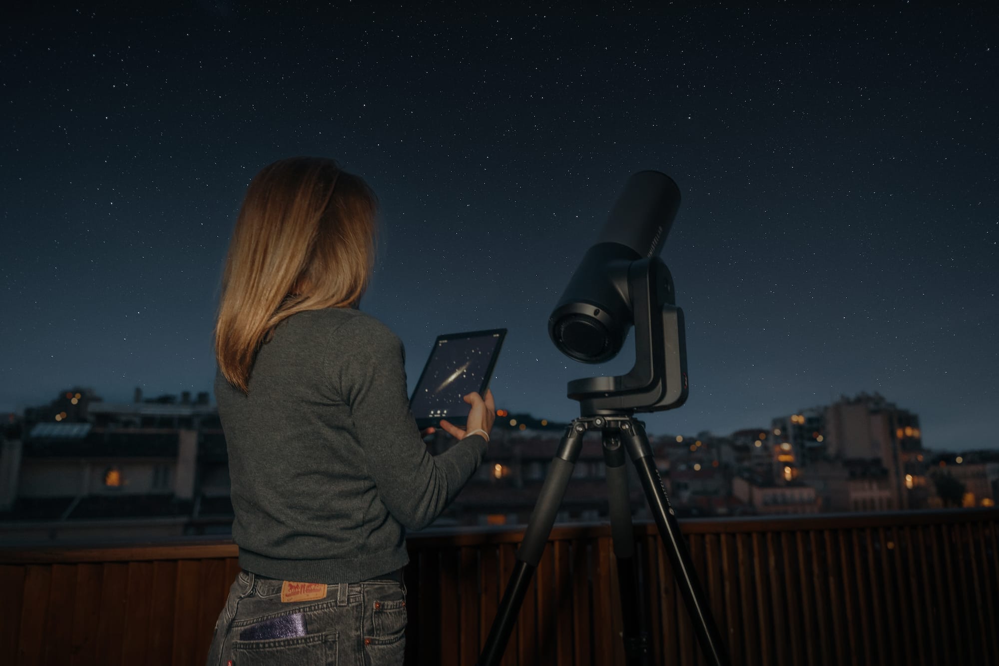 自動追尾で天体を観測できるスマート望遠鏡「eQuinox2」