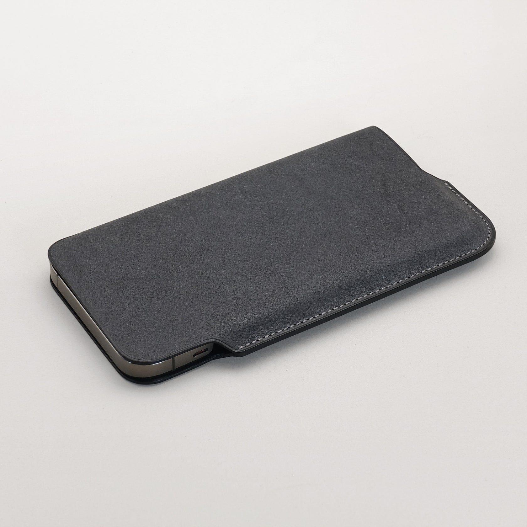 rethink、iPhone 16 Pro/Max用レザーススリーブ「Lim Phone Sleeve」発売
