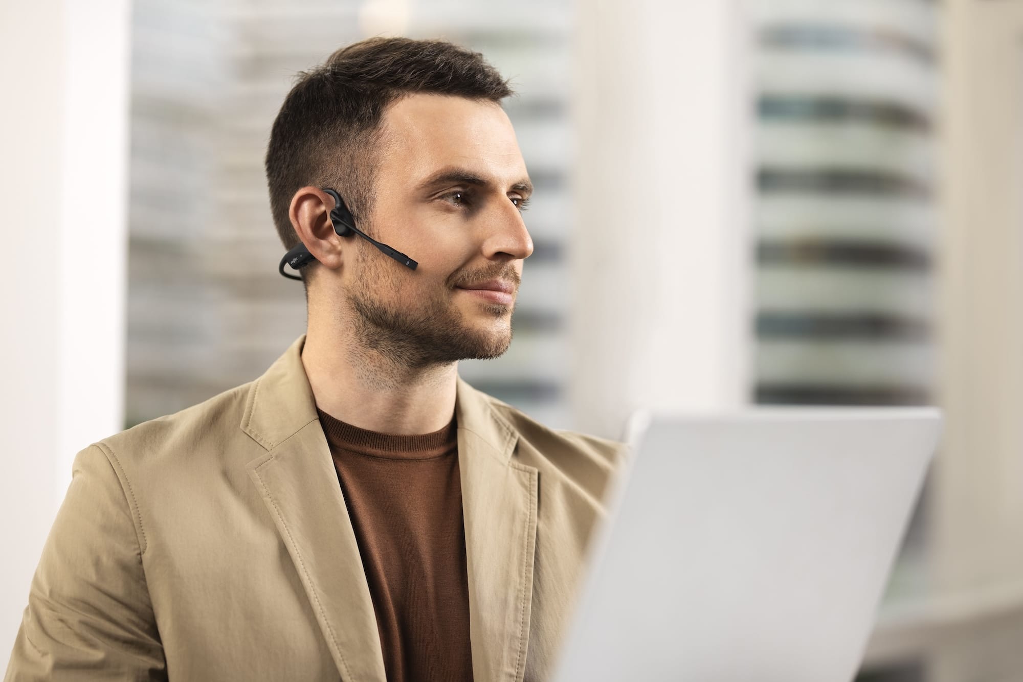 Shokz、よりクリアな音声通話が可能になった骨伝導ヘッドセット「OpenComm2 2025 Upgrade」発売