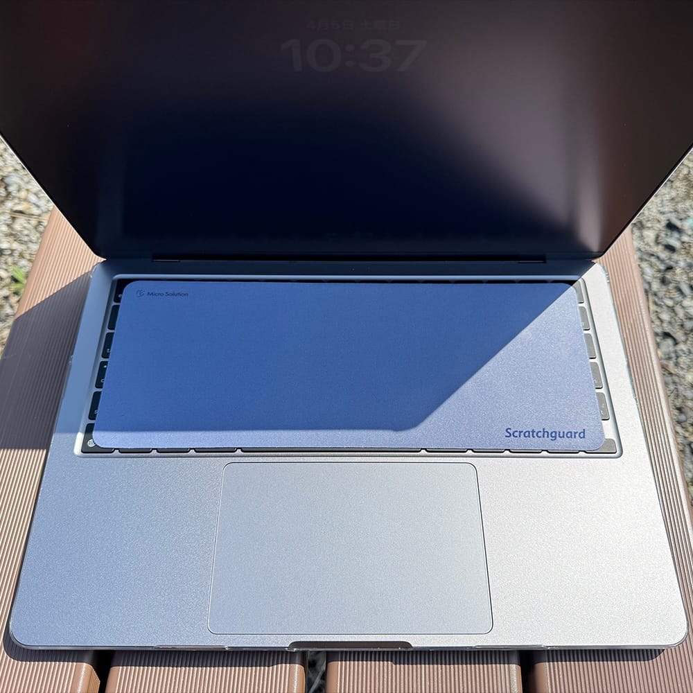 マイクロソリューション、ノートPCに挟んで画面の傷を防ぐスクラッチガードを発売