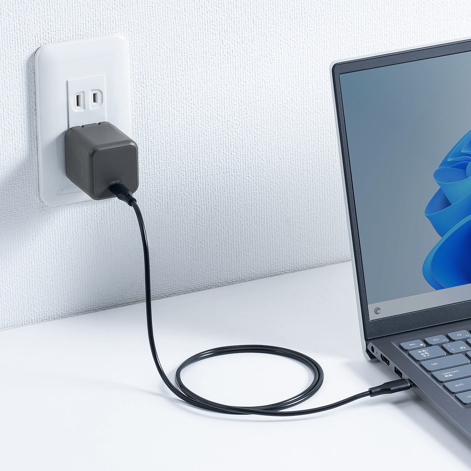 サンワサプライ、65W USB-C充電器を発売