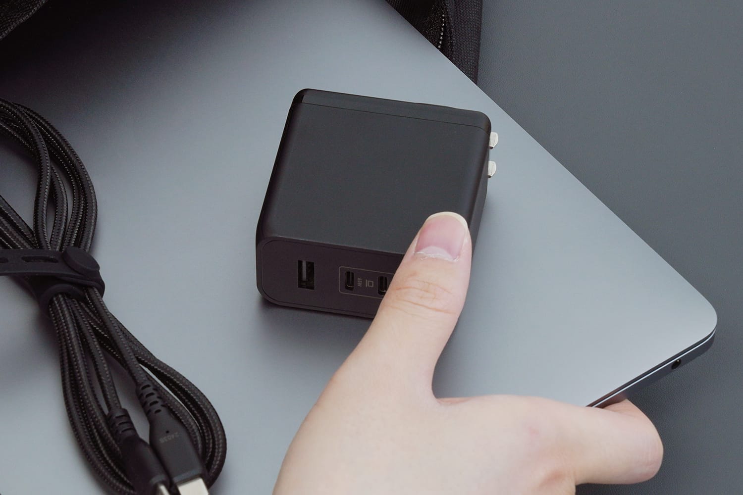 オウルテック、100W出力対応の3ポートUSB充電器を発売