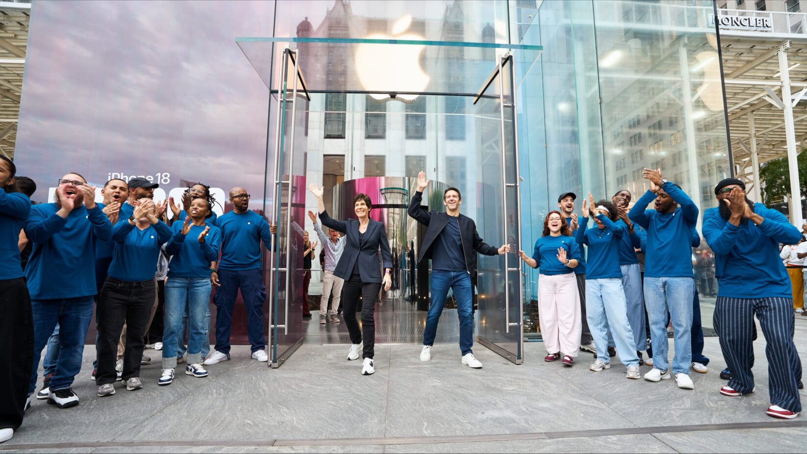 「iPhone 18 Pro」発売開始　世界のApple Storeの様子