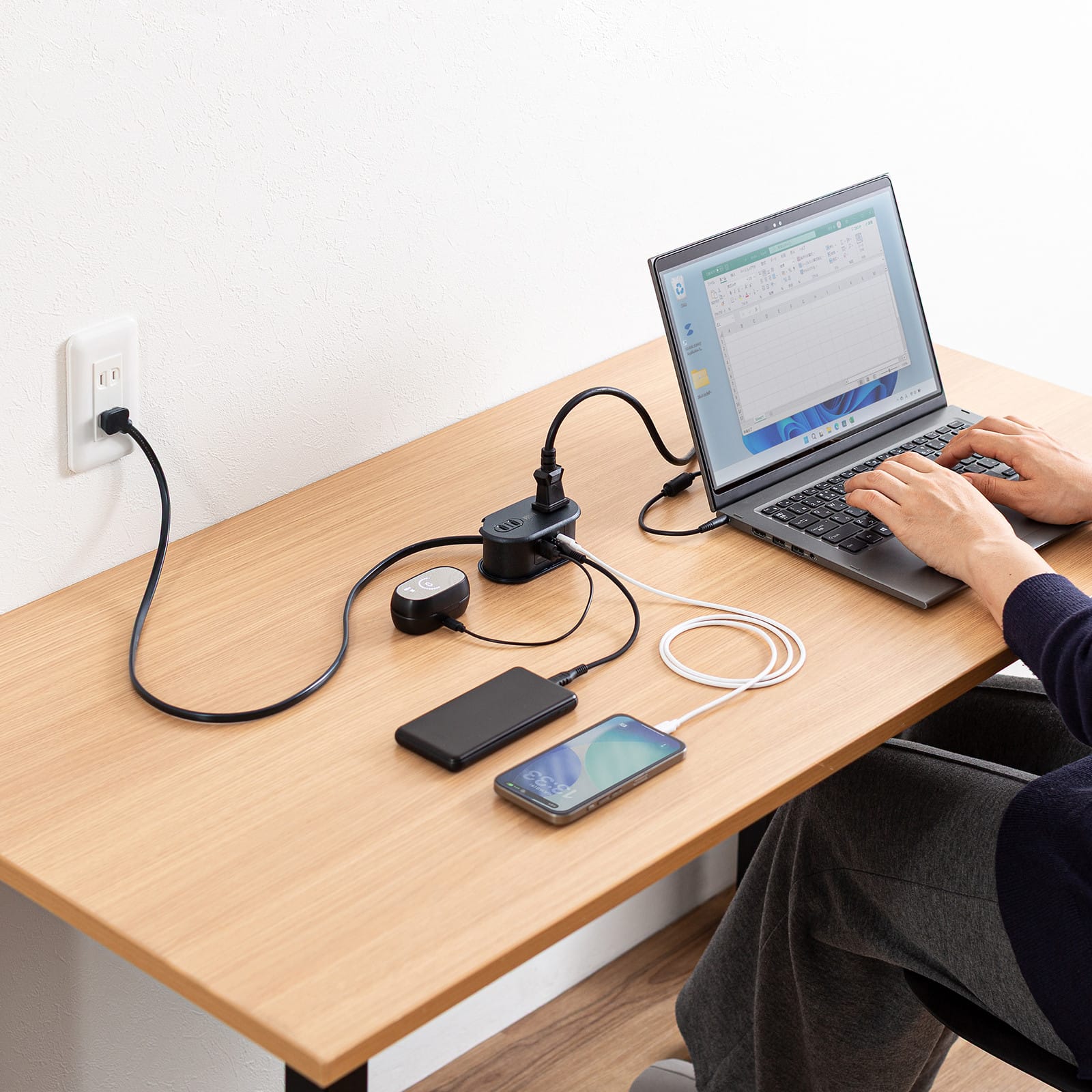 サンワサプライ、巻き取り式モバイルタップを発売