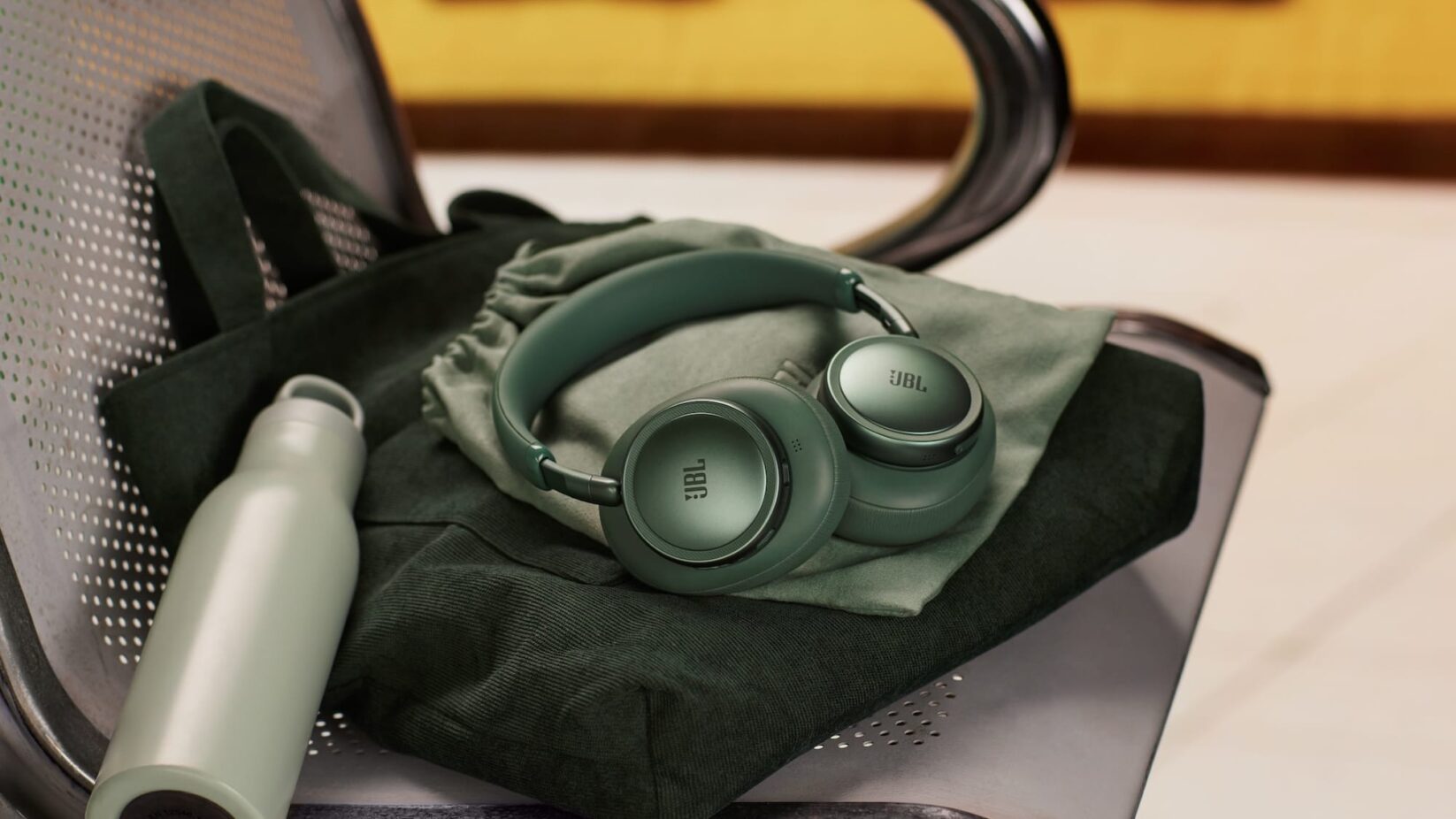 JBL、「Live 780NC」「Live 680NC」「Soundgear Clips」の新色発売